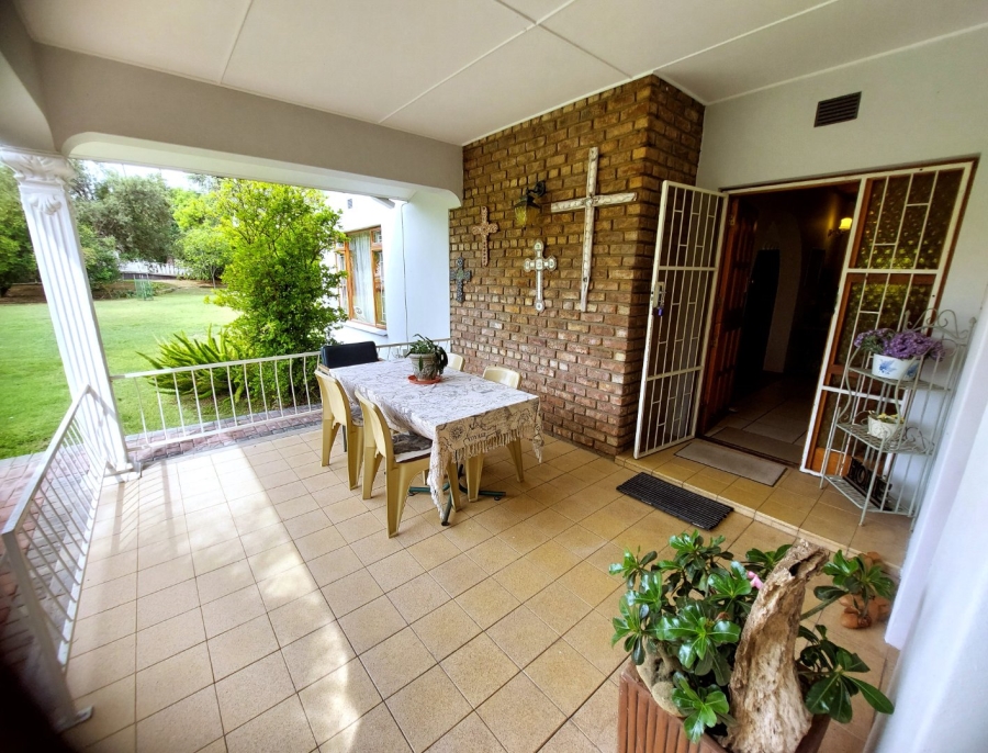 5 Bedroom Property for Sale in Oudtshoorn South Western Cape